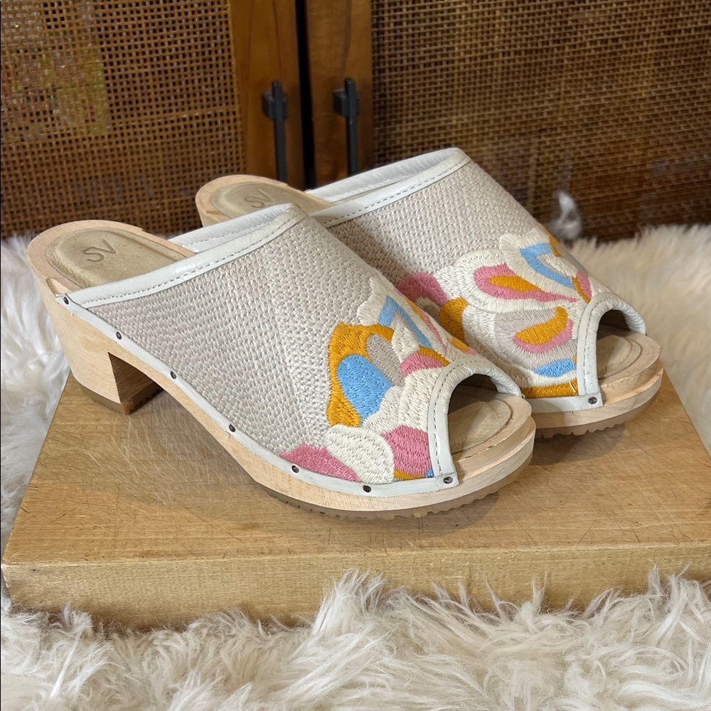 Santa Venetia Goods Open Toe Embroidered Wooden Clogs